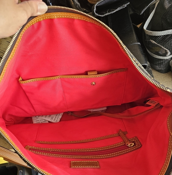 Dooney & Bourke Vanessa Signature - Picture 2 of 4